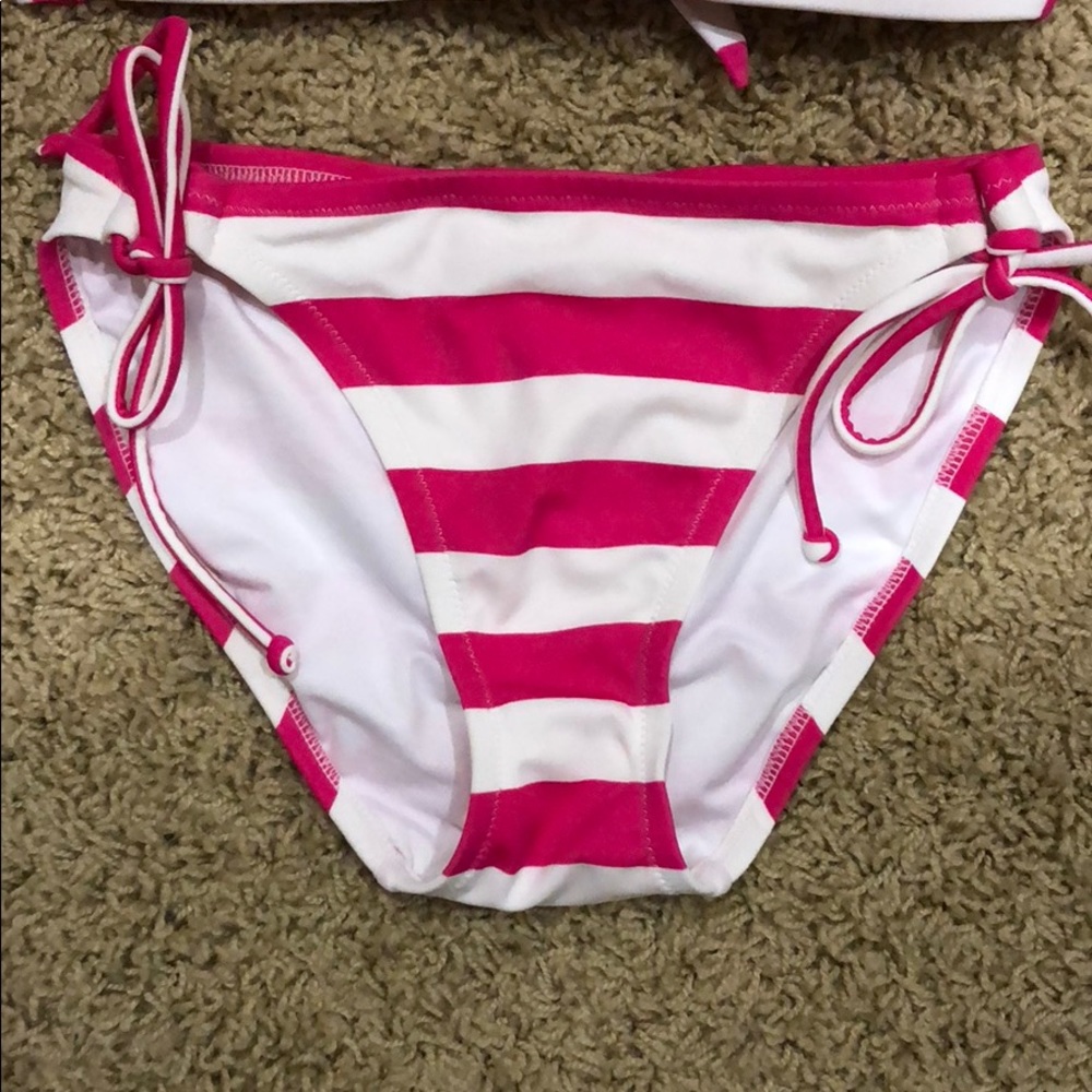 Like new Victoria’s Secret bikini set - Picture 2 of 7